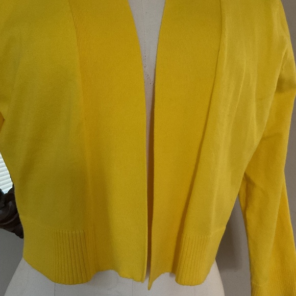 Women’s yellow sweater - Picture 1 of 7
